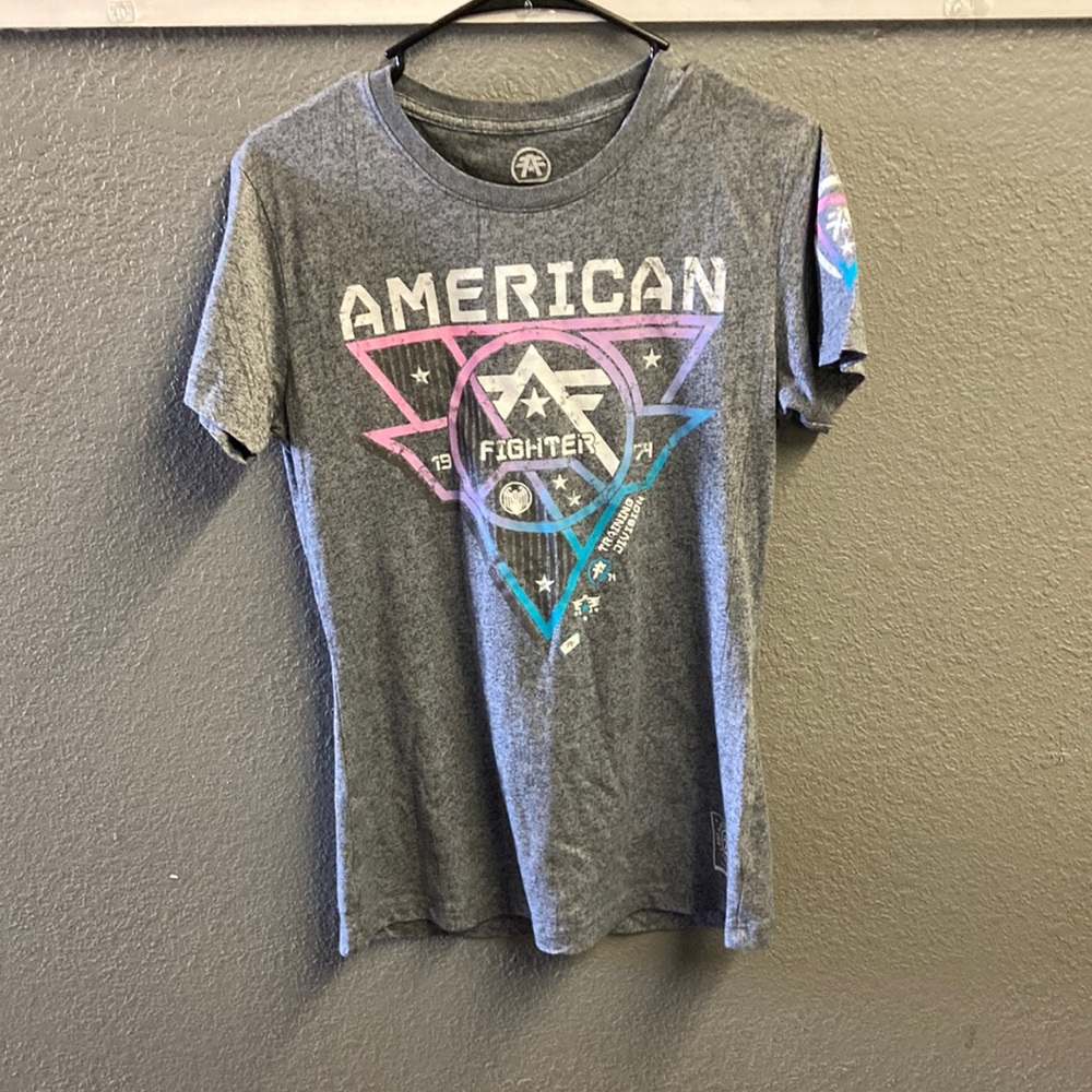 American Fighter shirt from Buckle, size Large, NWOT, grey with pink and blue